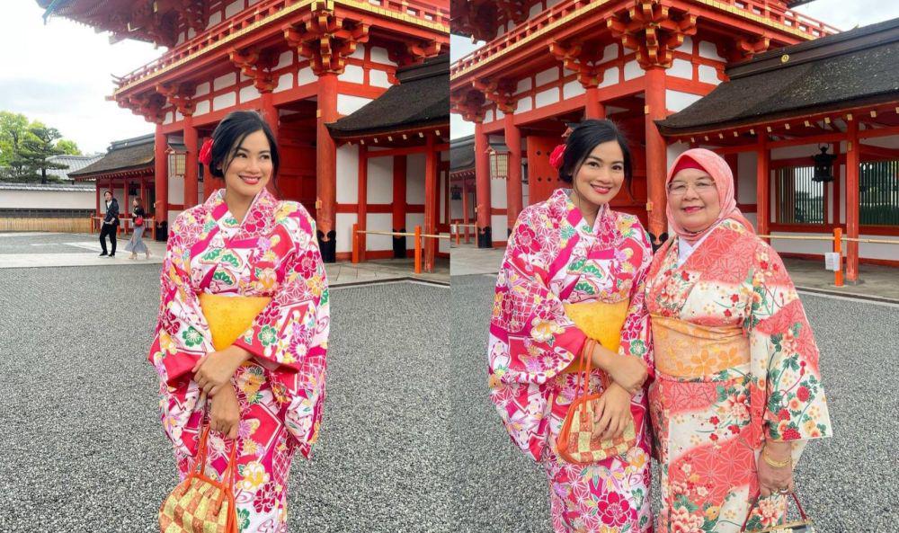 10 Pesona Titi Kamal Pakai Kimono Cantik Alami