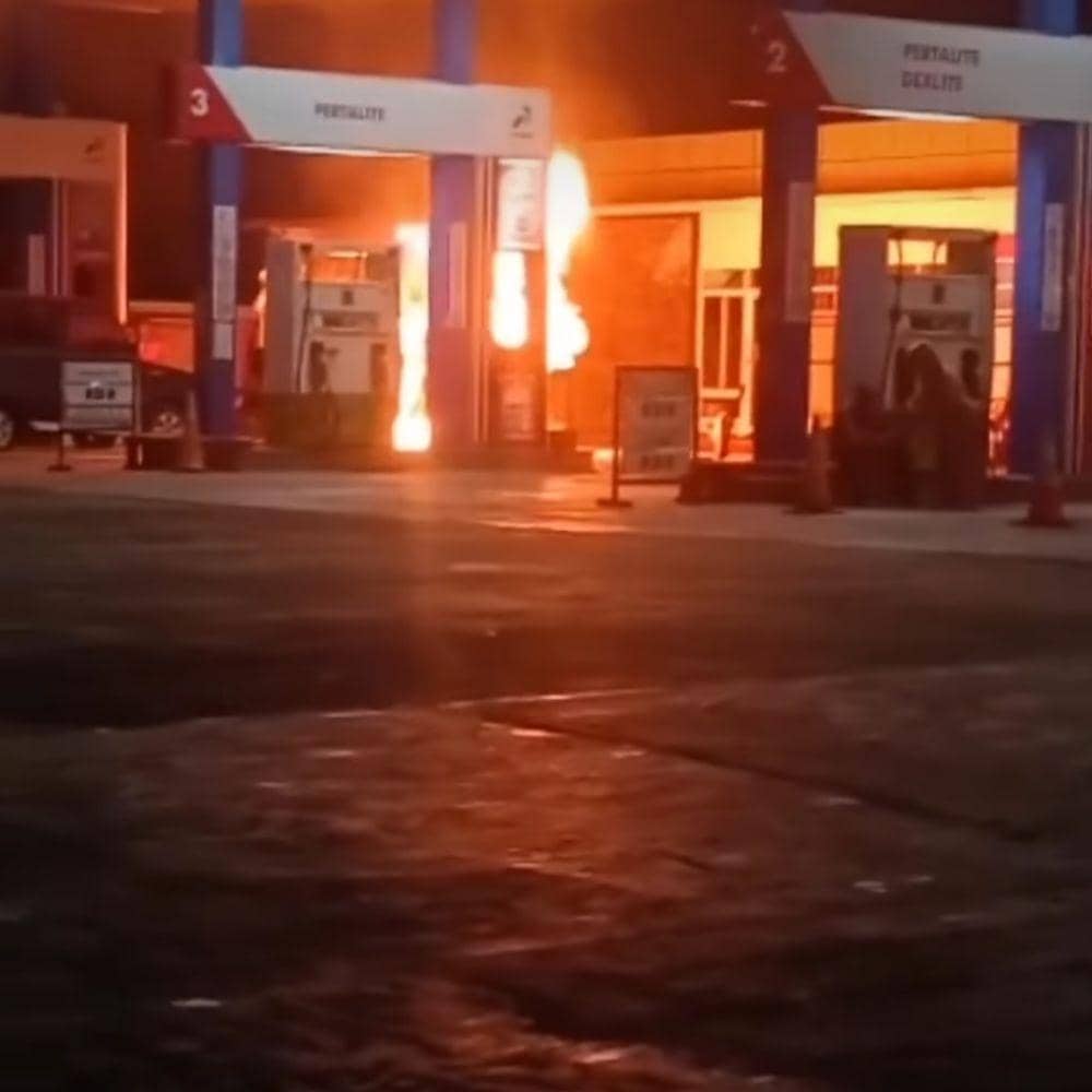Mobil Terbakar di SPBU Empat Lawang, Kendaraan Dinyalakan Saat Isi BBM