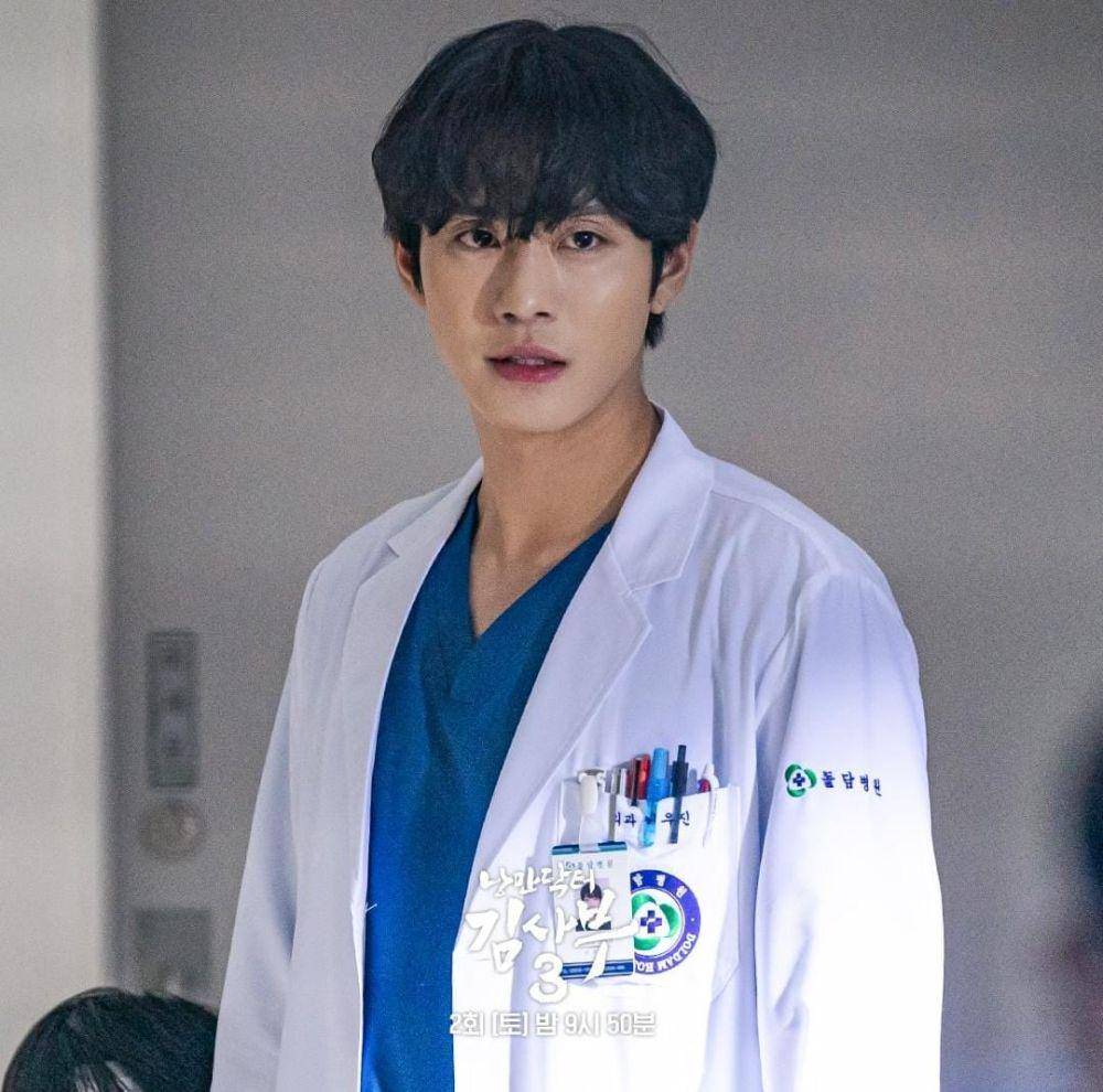 Ahn Hyo Seop di drama Dr. Romantic 3 (instagram.com/sbsdrama.official)