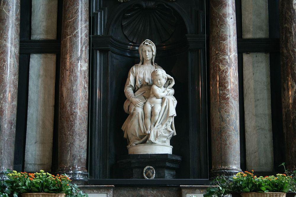 potret patung pahatan Madonna of Bruges, karya Michelangelo yang pernah dicuri Nazi semasa PD II dan ditemukan tim Monuments Men (commons.wikimedia.org/Jean-Pol Grandmont)