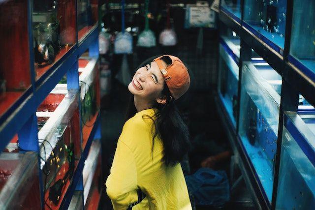 ilustrasi sosok sederhana (pexels.com/Oke Louie Natividad)