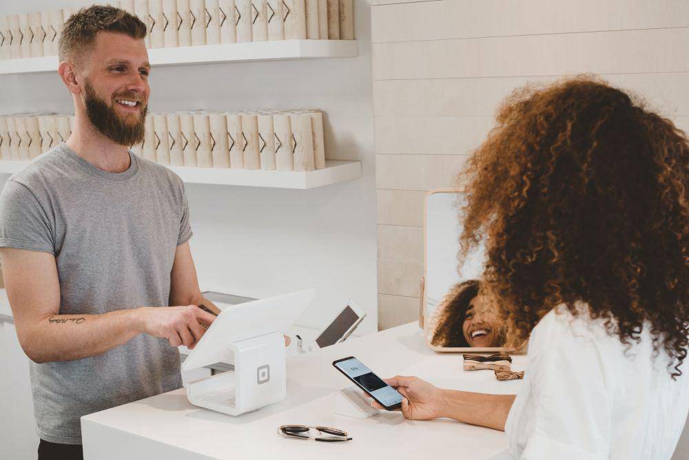 ilustrasi pembayaran cashless (unsplash.com/@claybanks)