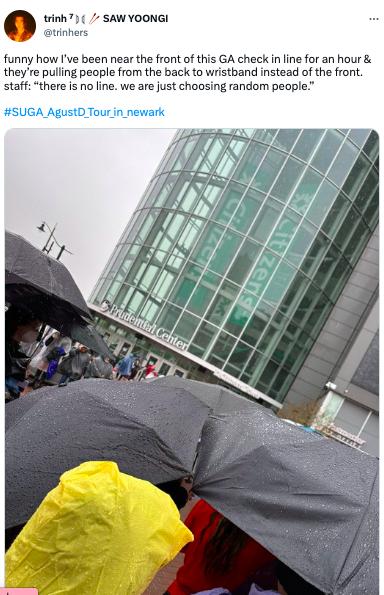 momen ricuh di konser Suga BTS (twitter.com/@trinhers)