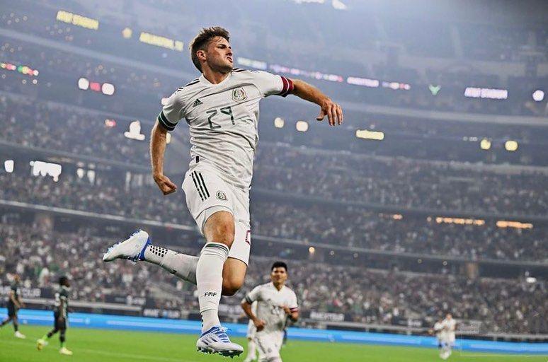 Santiago Gimenez saat berseragam Timnas Meksiko. (instagram.com/sant.gimenez)