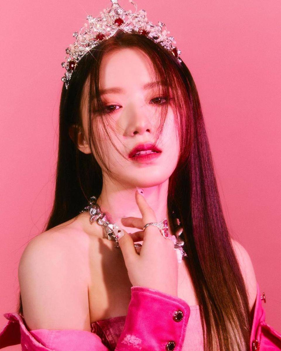 Shuhua (G)-IDLE (Instagram.com/official_g_i_dle)