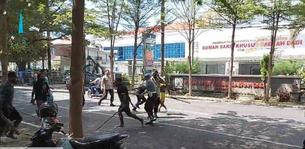 Mahasiswa Papua dan Ormas Misterius di Makassar Terlibat Bentrok