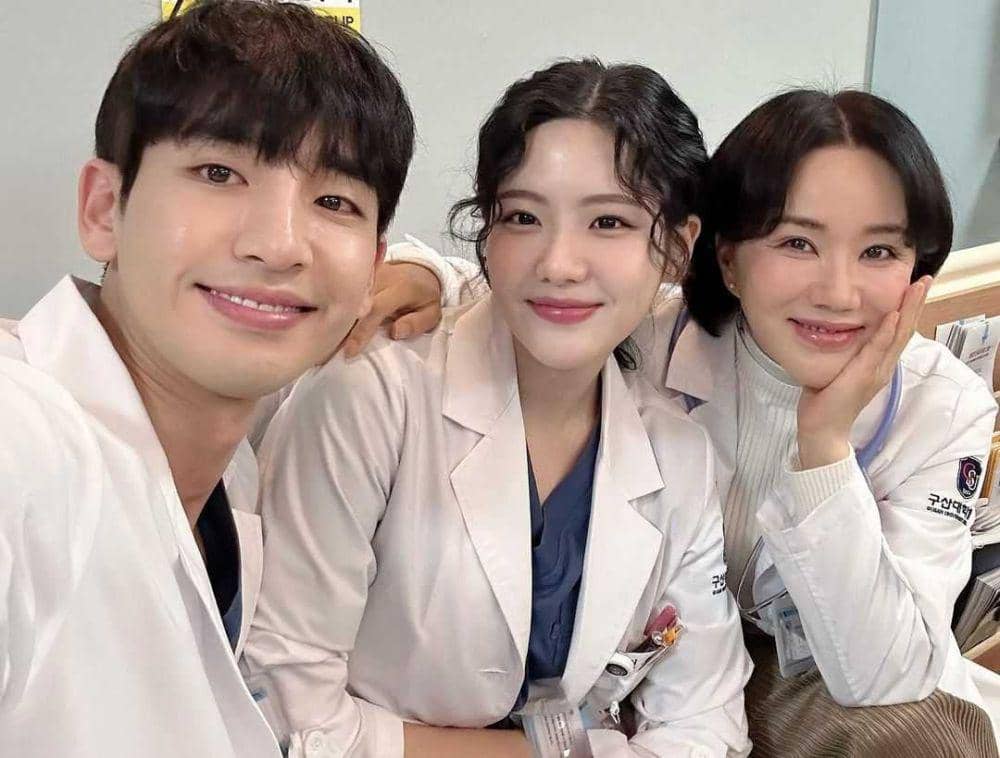 potret akrab para pemain Doctor Cha di balik layar (instagram.com/umaizing)