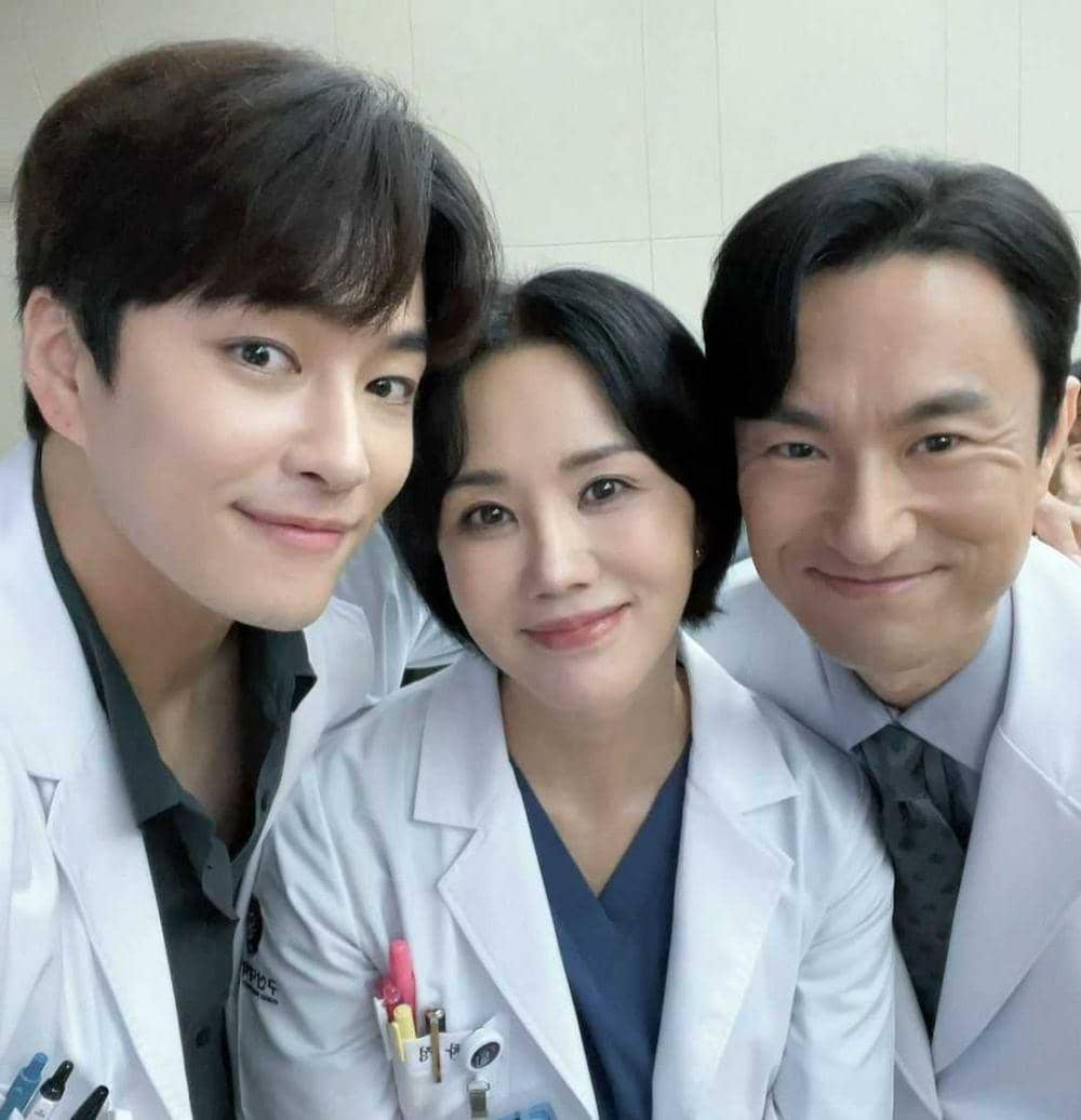 potret akrab para pemain Doctor Cha di balik layar (instagram.com/min_woohyuk)
