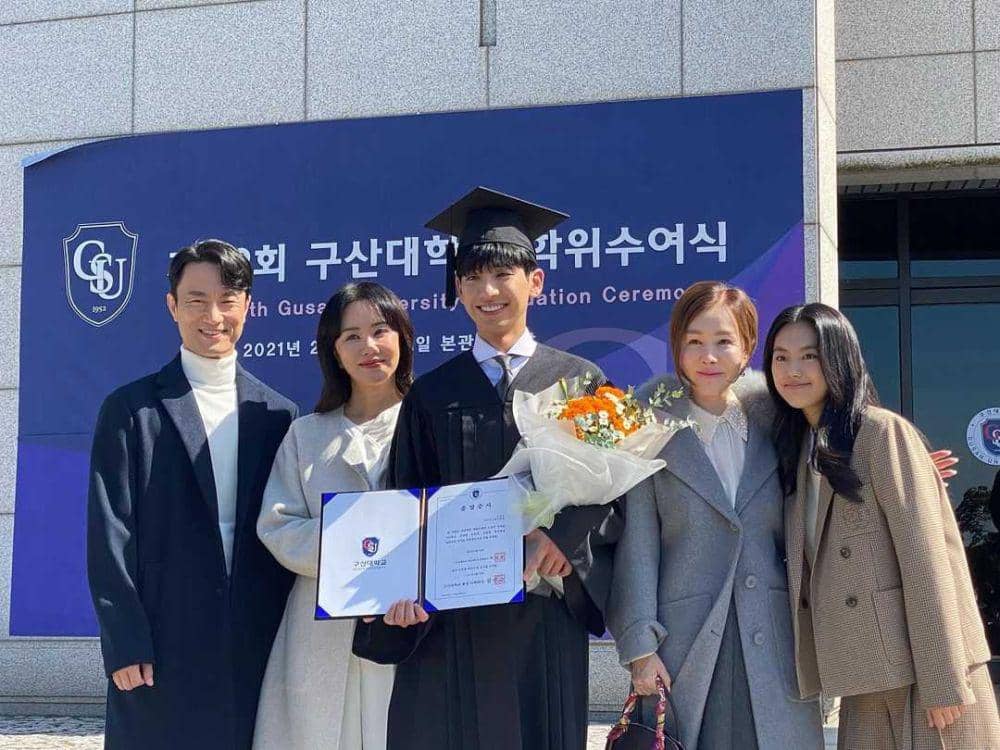 potret akrab para pemain Doctor Cha di balik layar (instagram.com/ziffffo)