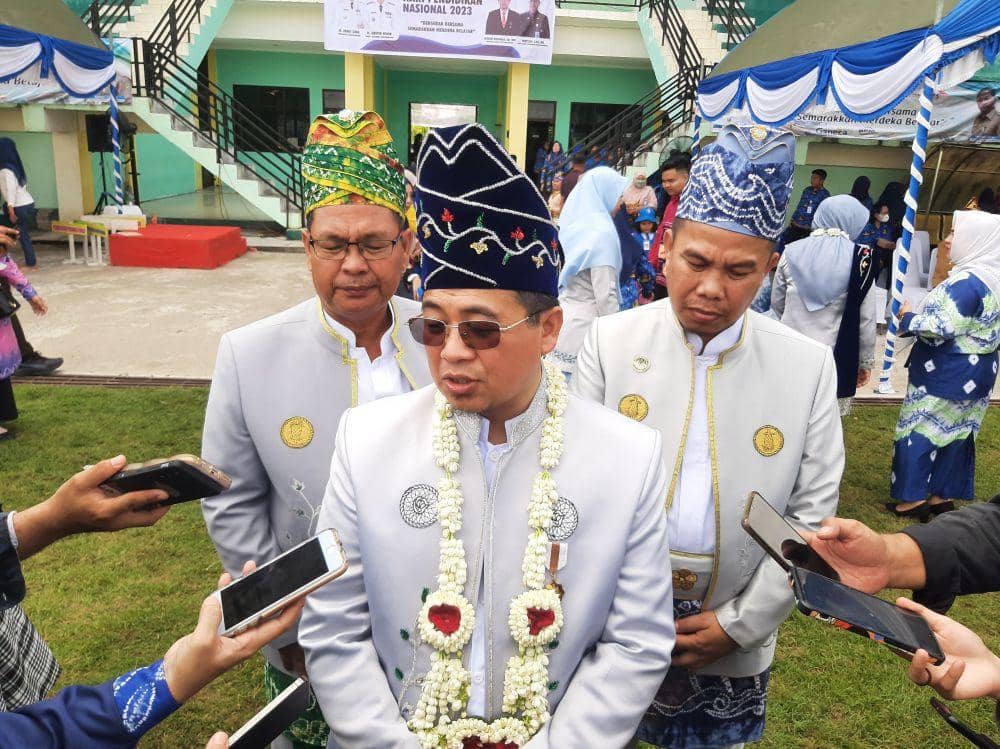 Wali Kota Banjarmasin, Ibnu Sina, didampingi Kadisdik Kota Banjarmasin, Nuryadi