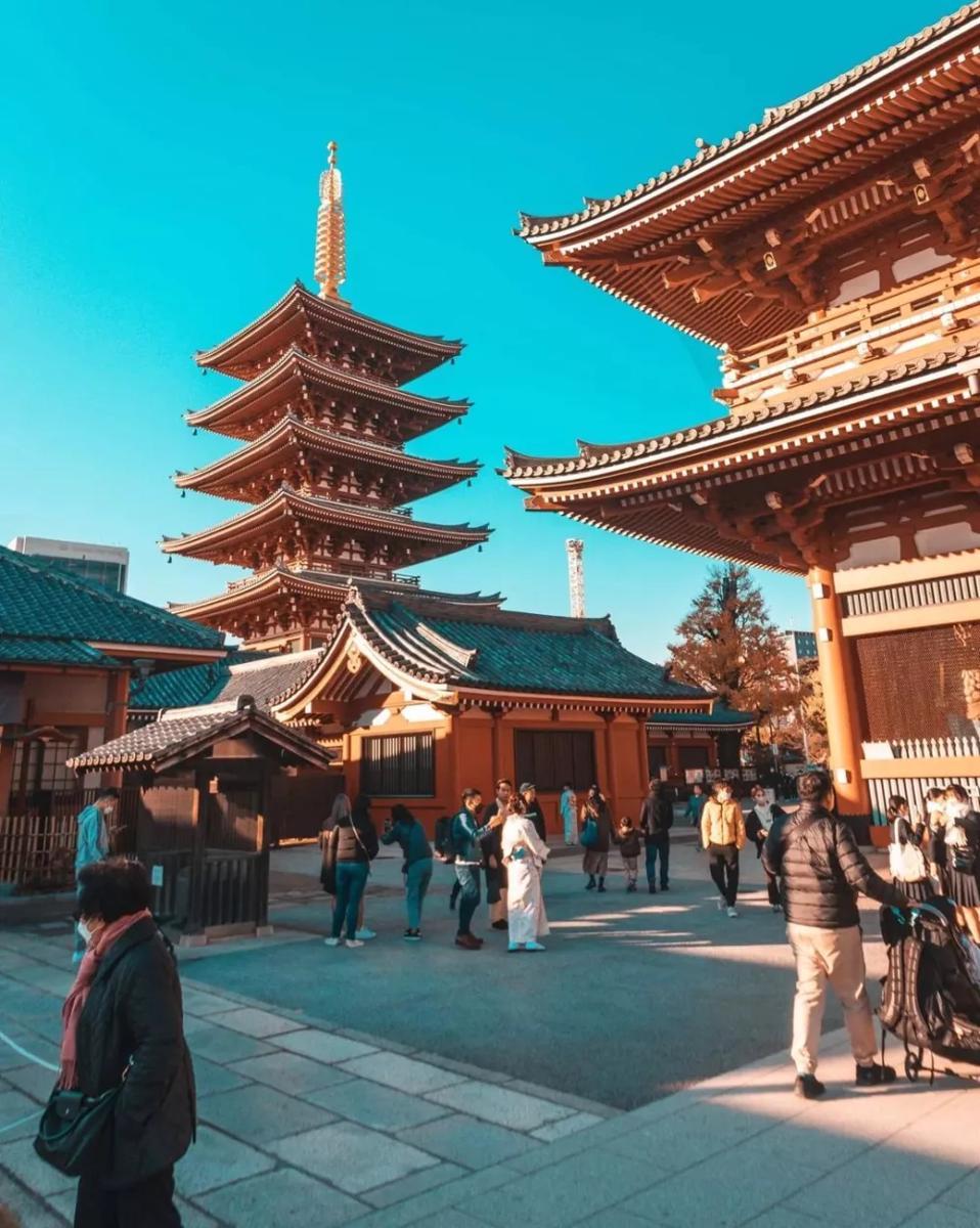 Sensuji Temple, Asakusa (instagram.com/oysterboundtravels)