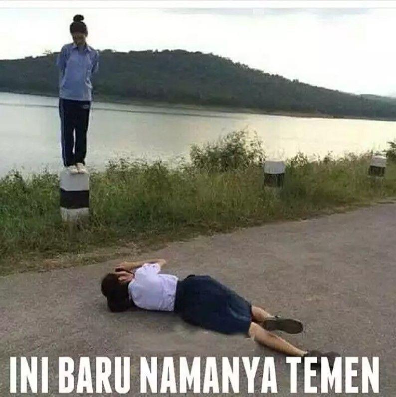 difotoin teman bikin salah fokus (me.me)