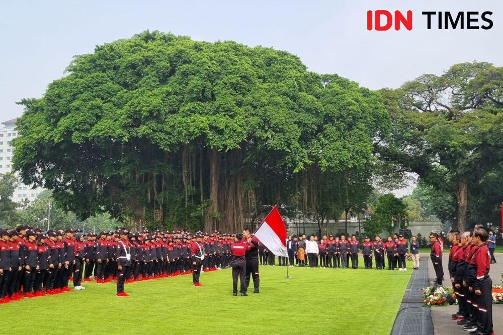 Presiden Jokowi melepas kontingen SEA Games XXXII Kamboja Tahun 2023 di Istana Merdeka Jakarta, Selasa (2/5/2023). (IDN Times/Ilman Nafi'an)