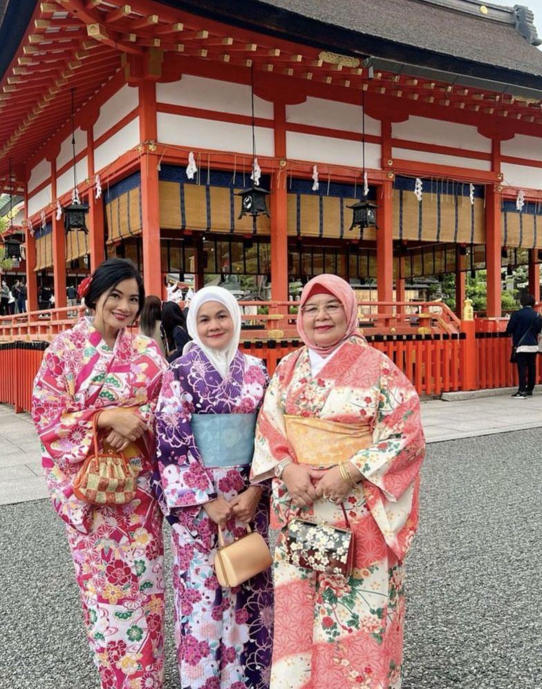 Titi Kamal pakai kimono saat liburan di Jepang (instagram.com/titi_kamall)