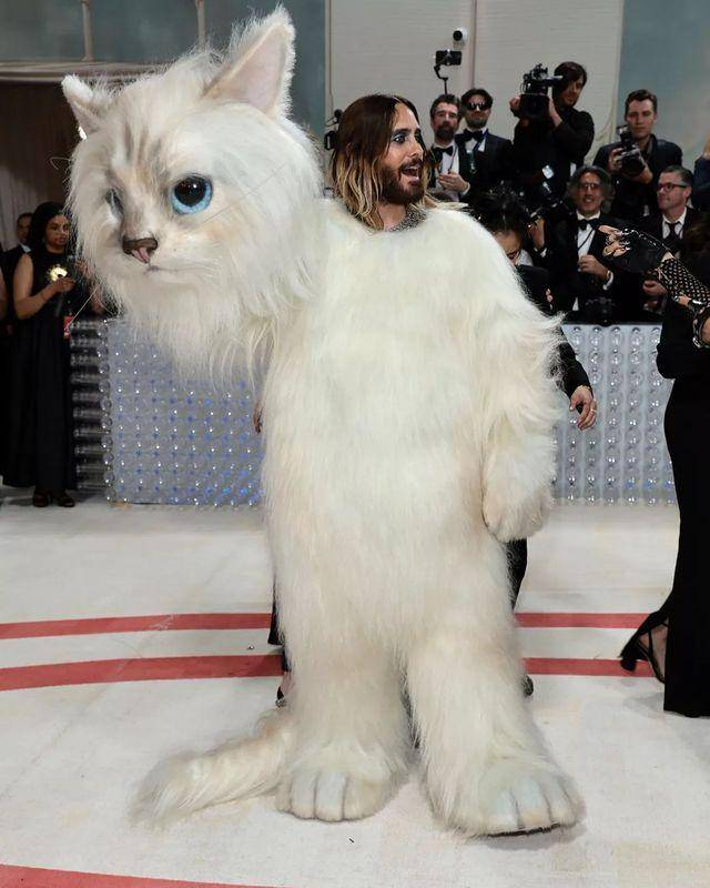 Gaya Seleb Pria yang Paling Mencuri Perhatian di Met Gala 2023 (Instagram.com/bitchgorgeous)