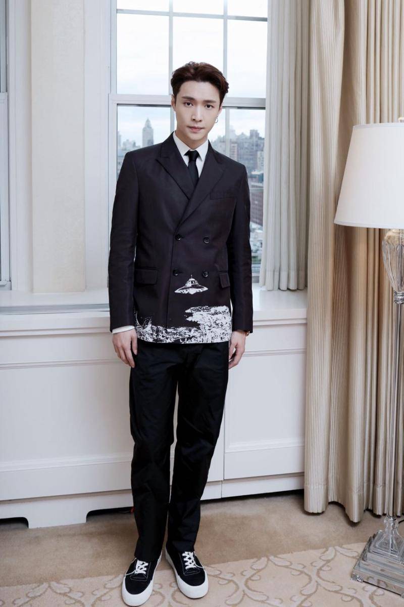 Lay EXO di Met Gala 2019 (twitter.com/lay_studio)
