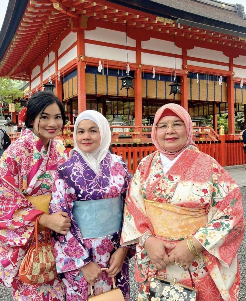 Titi Kamal pakai kimono saat liburan di Jepang (instagram.com/titi_kamall)