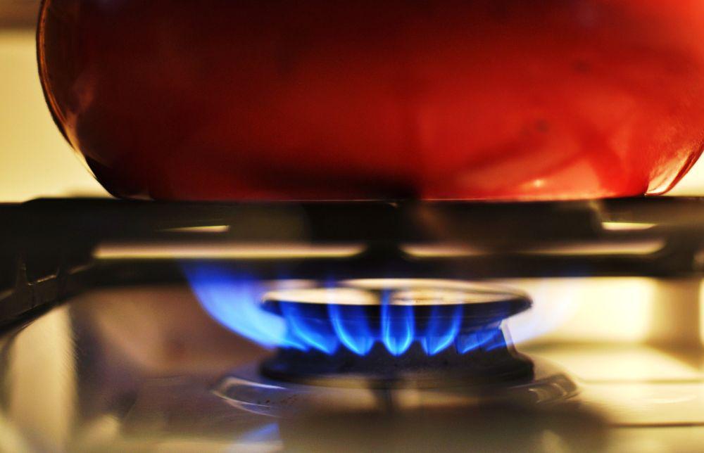ilustrasi masak menggunakan api kecil (pixabay.com/CheapStockImage_com)