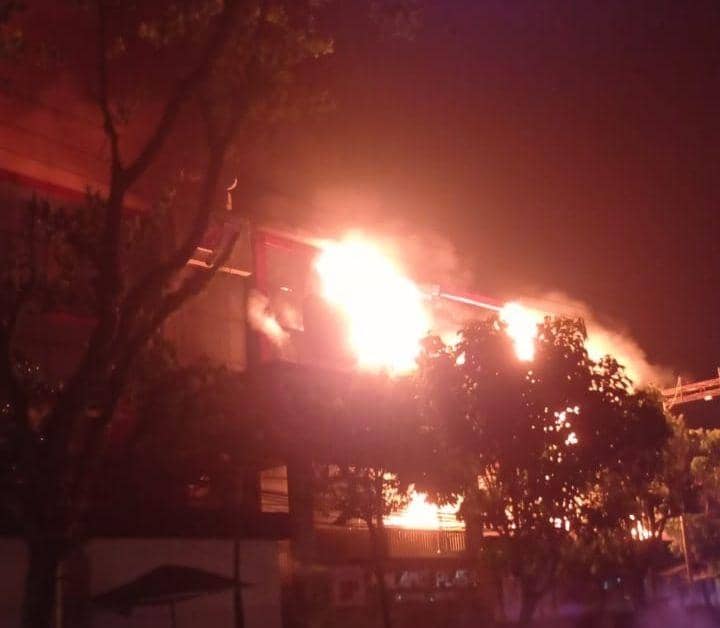 Kebakaran di Mall Malang Plaza. (IDN Times/Rizal Adhi Pratama)