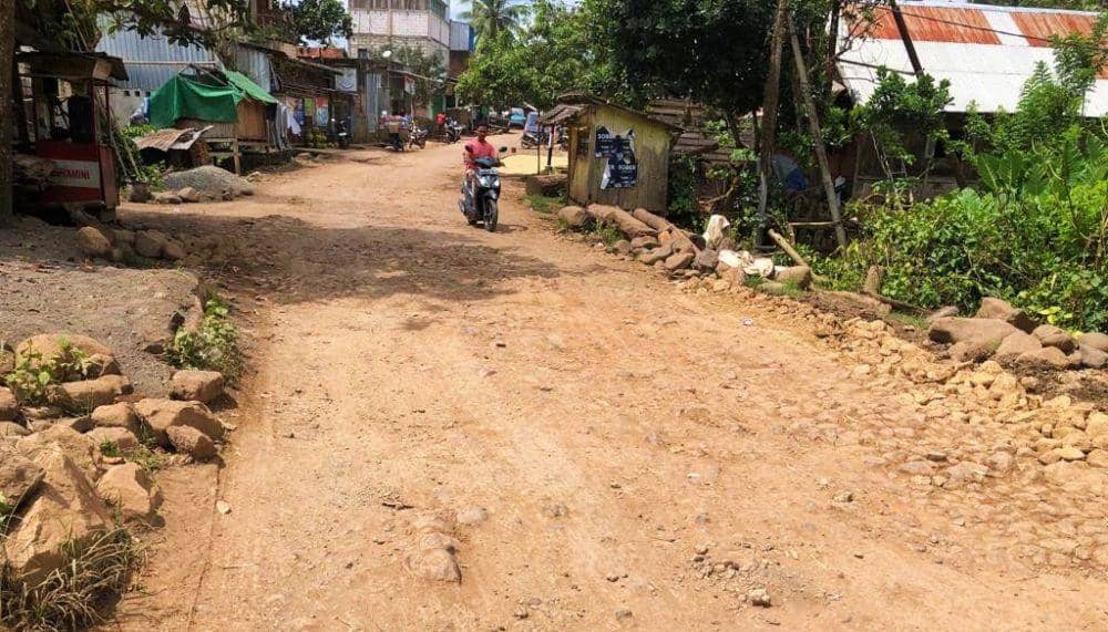 10 Tahun Rusak, Warga Bima Tagih Janji Gubernur untuk Perbaiki Jalan