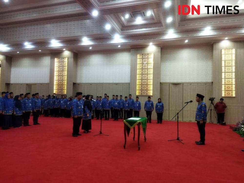 Jelang Lengser, Al Muktabar Rotasi Ratusan Pejabat Pemprov Banten
