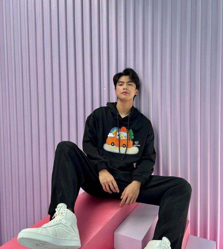 outfit night out ala Ohm Pawat (instagram.com/ohmpawat)