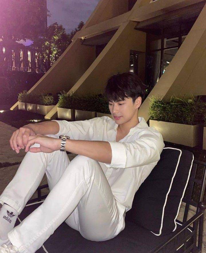 outfit night out ala Ohm Pawat (instagram.com/ohmpawat)