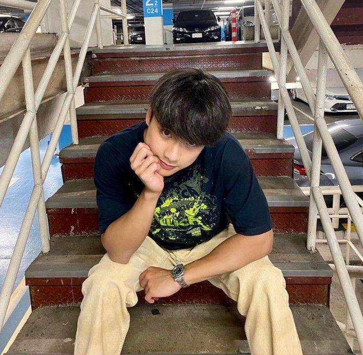outfit night out ala Ohm Pawat (instagram.com/ohmpawat)