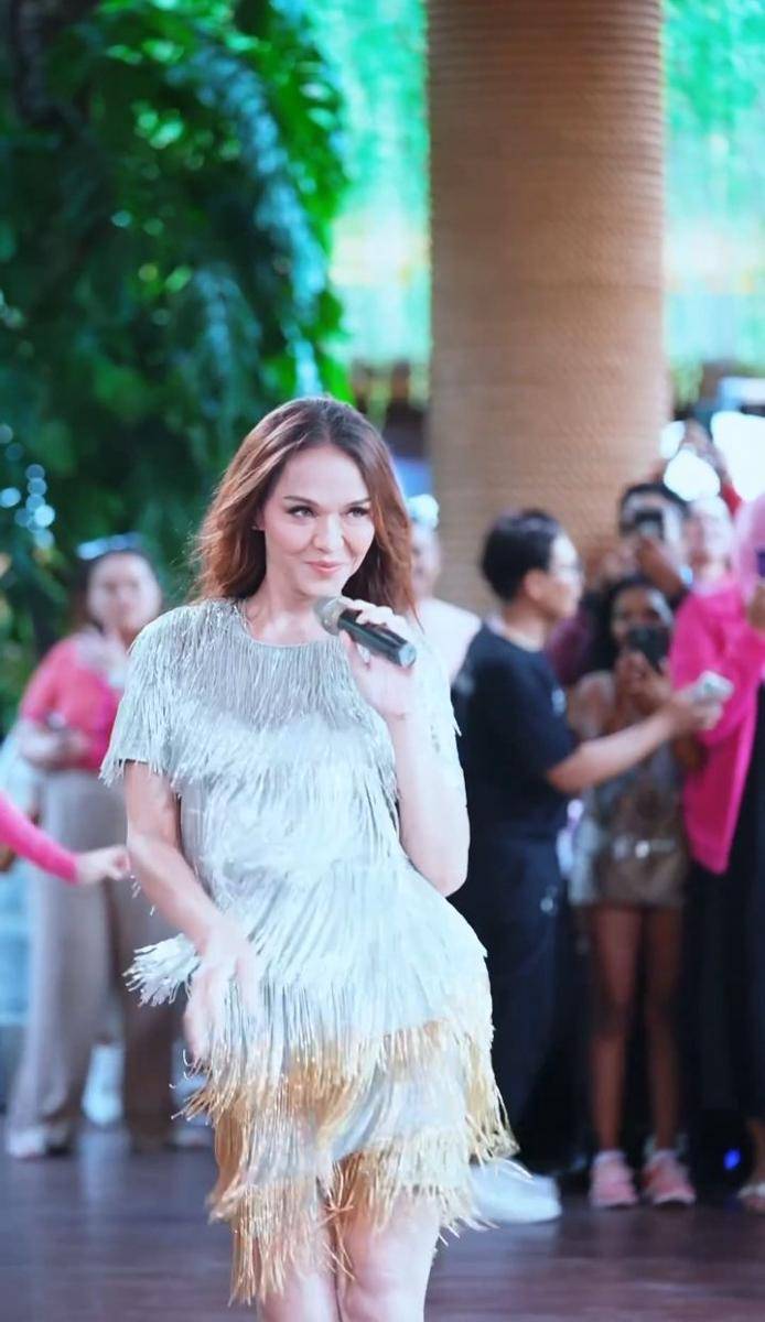 potret Bunda Corla konser di Bali (instagram.com/msglowbeauty)