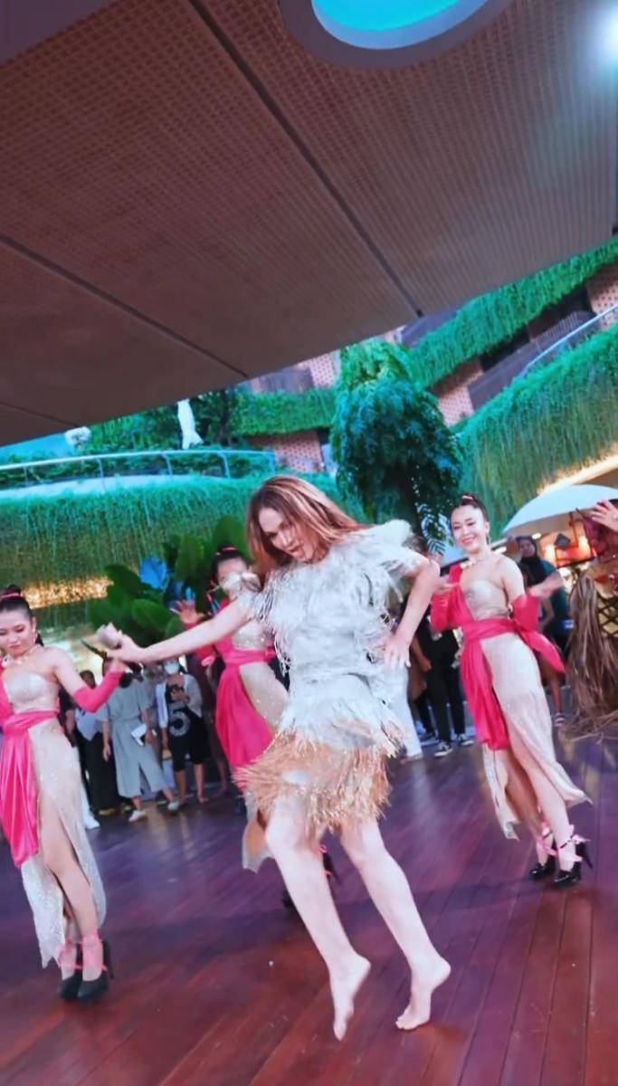 potret Bunda Corla konser di Bali (instagram.com/msglowbeauty)