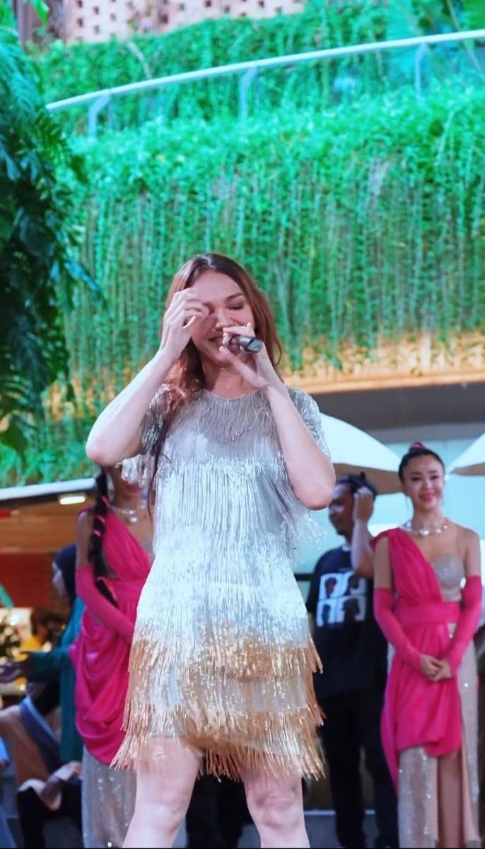 potret Bunda Corla konser di Bali (instagram.com/msglowbeauty)