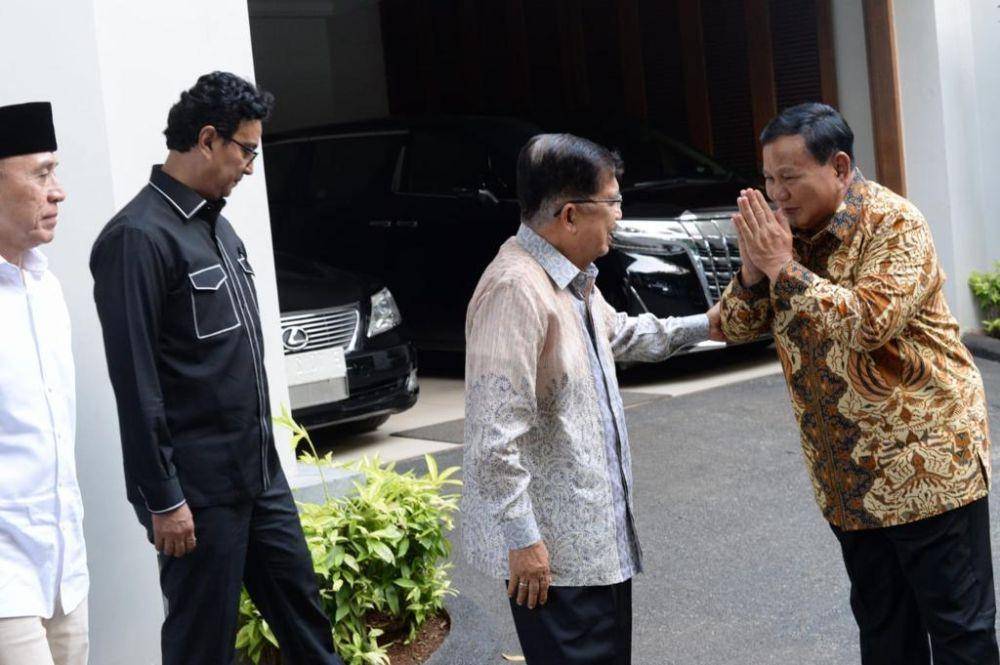 Ketua Umum Partai Gerindra, Prabowo Subianto temui Jusuf "JK" Kalla di kediaman pribadinya pada Selasa, 2 Mei 2023. (Dokumentasi tim JK)