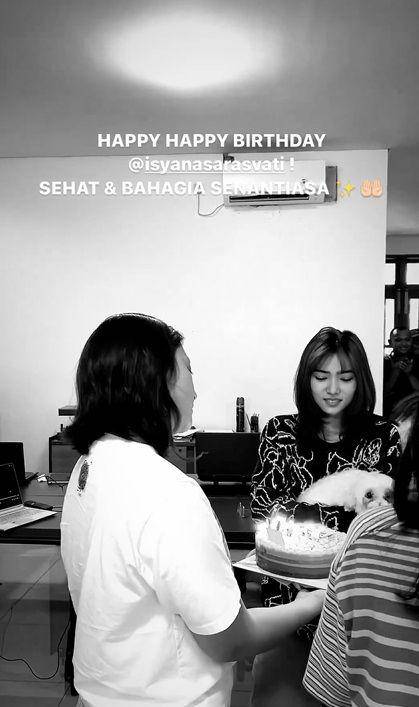 potret ulang tahun Isyana Sarasvati (instagram.com/isyanasarasvati)