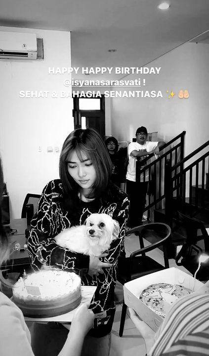 potret ulang tahun Isyana Sarasvati (instagram.com/isyanasarasvati)