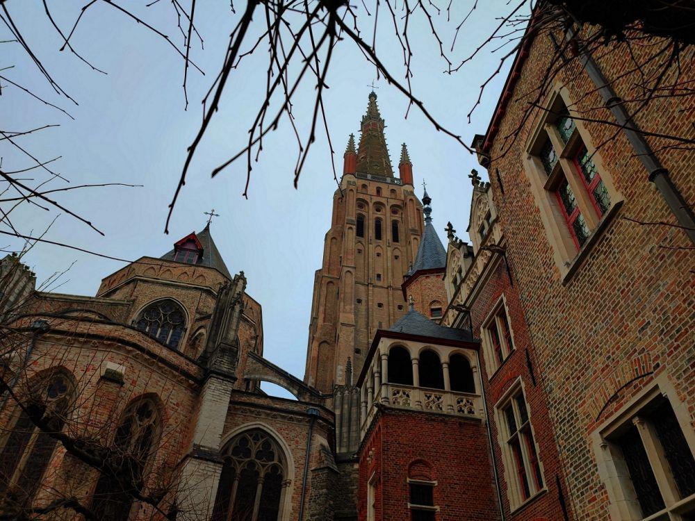 potret salah satu sudut Gereja Our Lady, Bruges (pexels.com/Manon Segur)