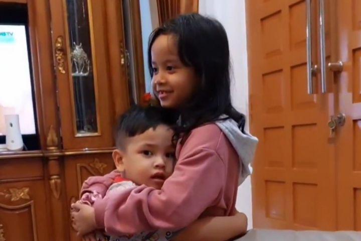 10 Potret Gala Sky dan Aisyah Anak Bungsu Doddy Sudrajat, Nemplok!