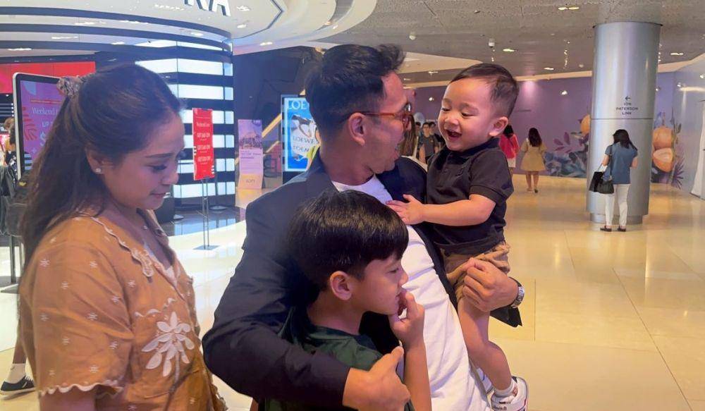 potret Raffi Ahmad susul keluarga ke Singapura (instagram.com/tiarabcdefghijk)