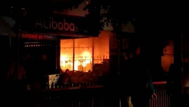 Kebakaran di Mall Malang Plaza. (IDN Times/Rizal Adhi Pratama)