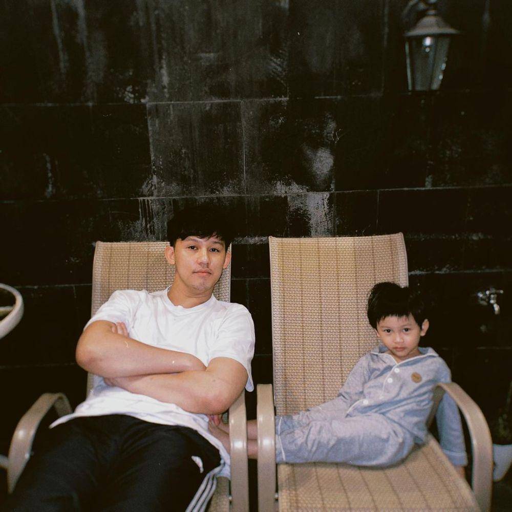 potret Jevin Julian dan buah hati (instagram.com/jevinjulian)