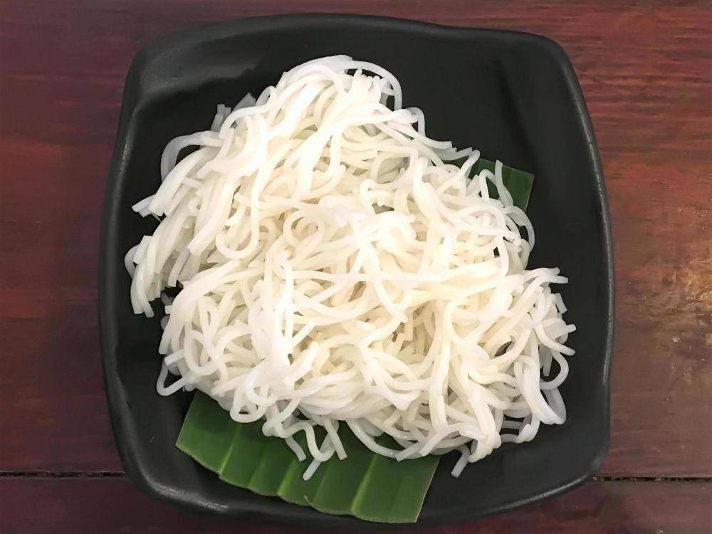 ilustrasi bihun (vecteezy.com/dsomgallery)