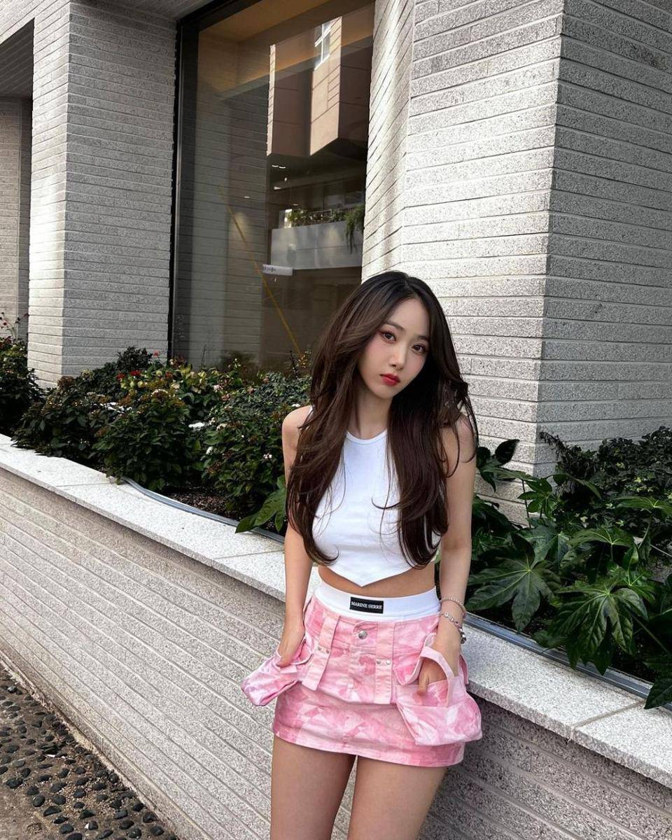 SinB VIVIZ (instagram.com/bscenez)