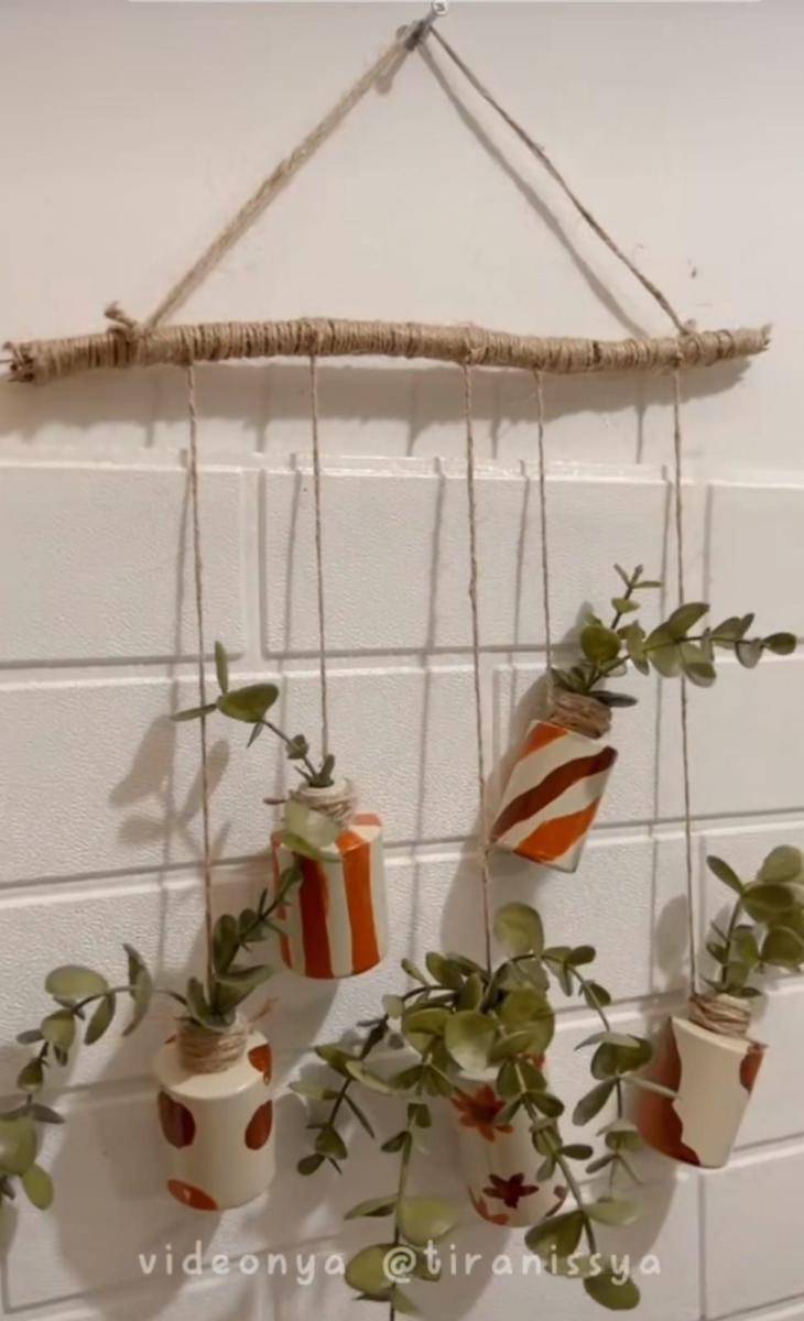 Potret hanging pot setelah dipasang di tembok (tiktok.com/@tiranissya)
