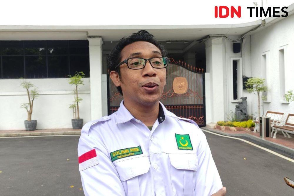 Wakil Sekretaris Jenderal (Wasekjen) Partai Bulan Bintang (PBB) Solihin Pure di Kantor KPU RI, Jakarta Pusat, Selasa (2/5/2023). (IDN Times/Yosafat Diva Bayu Wisesa)