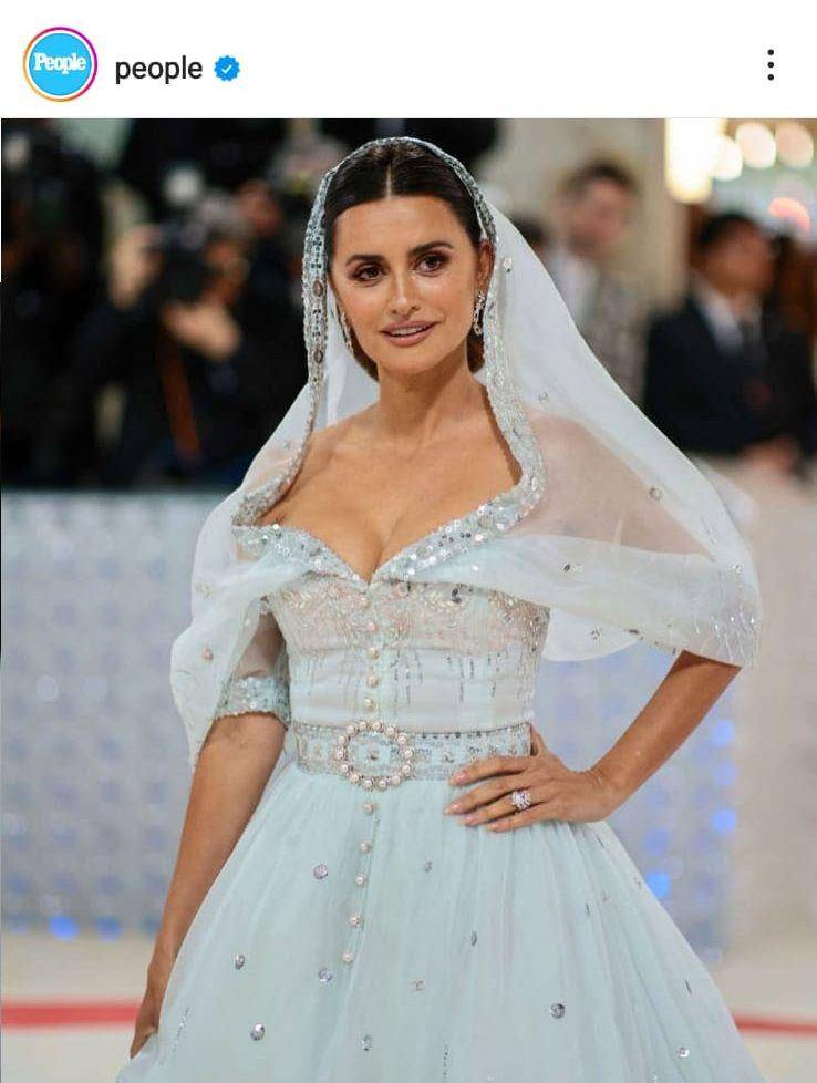 Penélope Cruz di Met Gala 2023 (instagram.com/people)