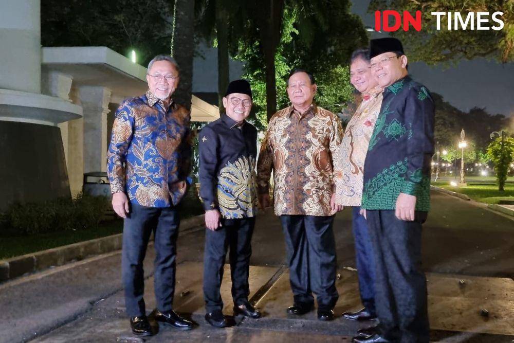 Ketua Umum Parpol Pendukung Pemerintah usai bertemu dengan Presiden Jokowi di Istana Merdeka (IDN Times/Ilman Nafi'an)