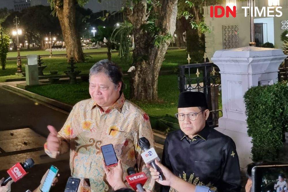 Ketua Umum Parpol Pendukung Pemerintah usai bertemu dengan Presiden Jokowi di Istana Merdeka (IDN Times/Ilman Nafi'an)