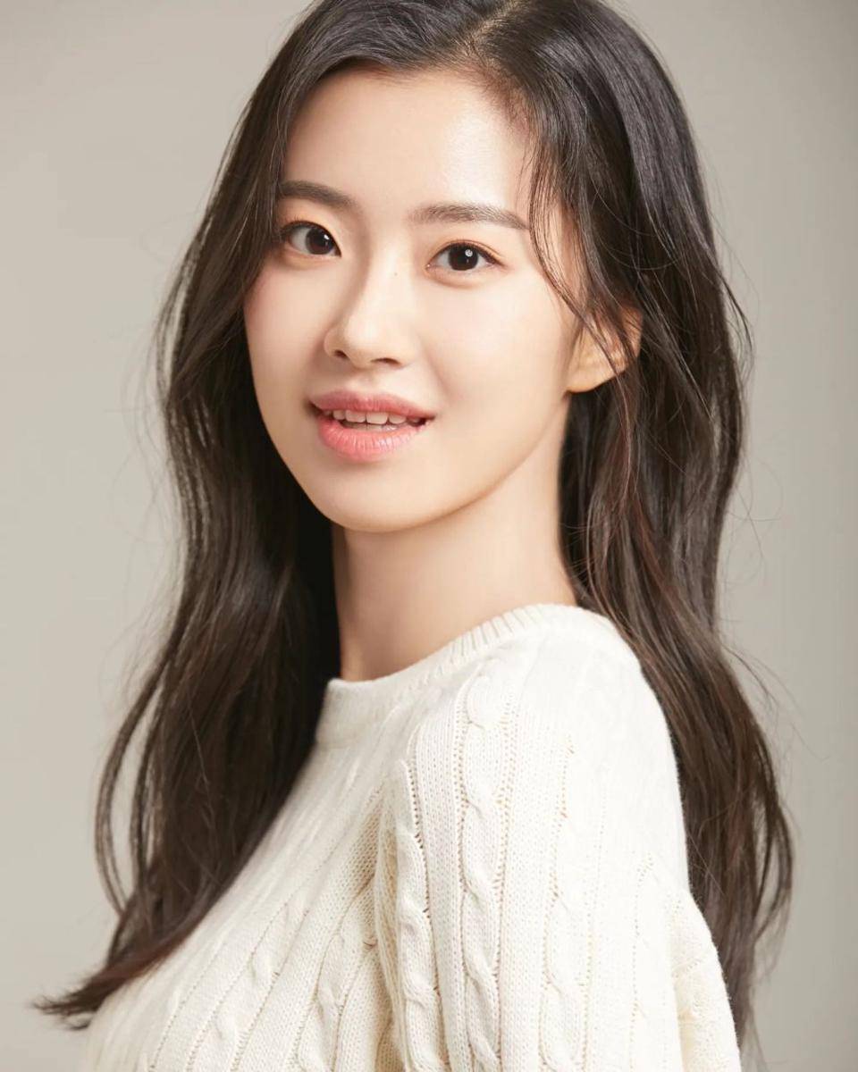 Kim Min Ah (Instagram.com/we_act)