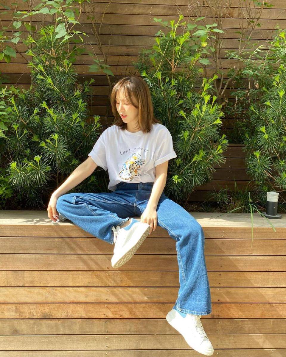Inspirasi Outfit Boyish ala Wendy Red Velvet (instagram.com/@todayis_wendy)