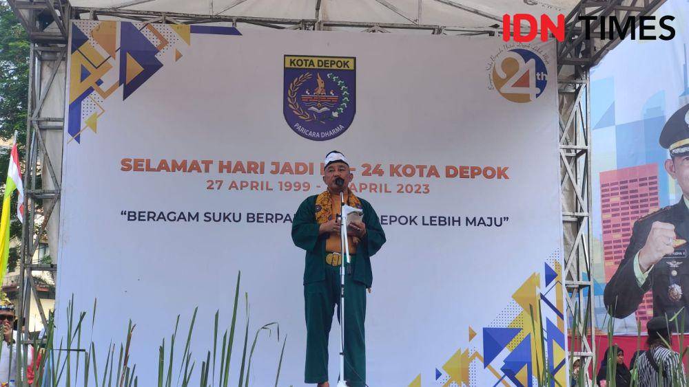Wali Kota Depok, Mohammad Idris memberikan arahan kepada masyarakat pada puncak perayaan HUT ke-24 Kota Depok di lapangan Balai Kota Depok. (IDNTimes/Dicky)
