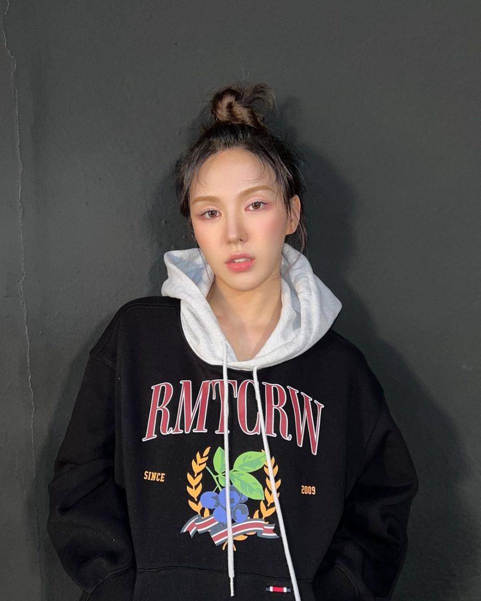 Inspirasi Outfit Boyish ala Wendy Red Velvet (instagram.com/@todayis_wendy)